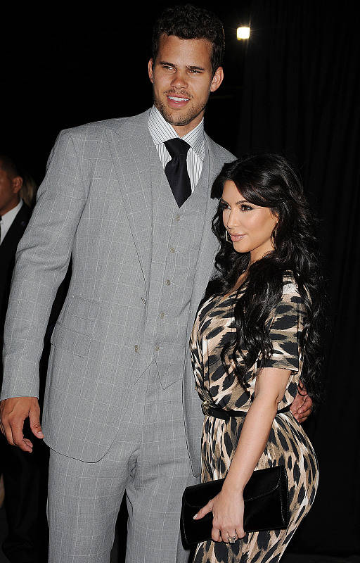 金卡戴珊欧洲度假,个性穿搭秀好身材!