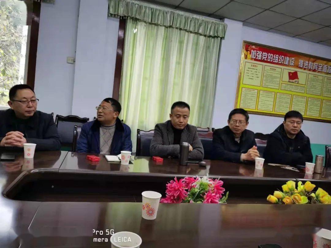 伏虎中学何雨橙老师给来访的客人献上一堂精彩的语文展示课,真正做到