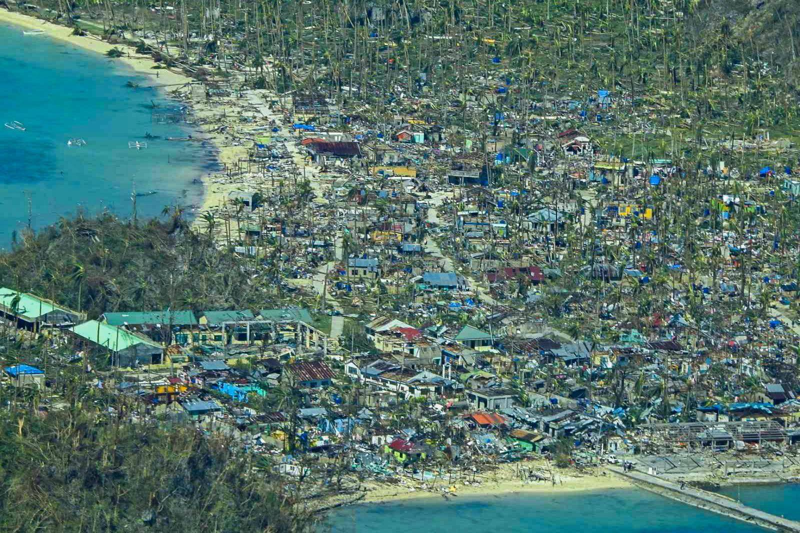 台风"雷伊"在菲律宾造成至少5人死亡_苏里高_新华社_高岛