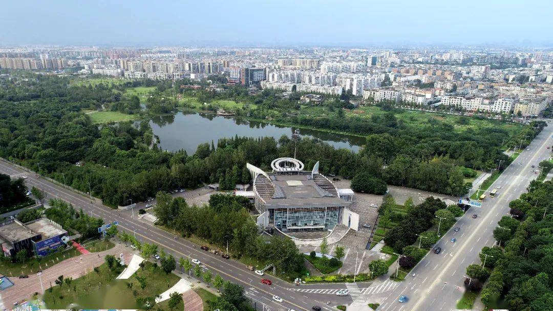 花園路緊鄰雙流白河公園,中心公園,藝術公園等15000畝的亞洲最大城市