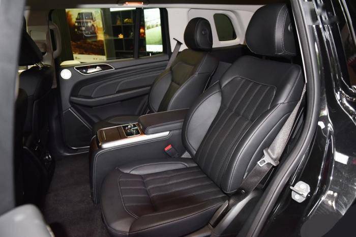 售998万元起北京bj90到店实拍40tv8发动机全时四驱