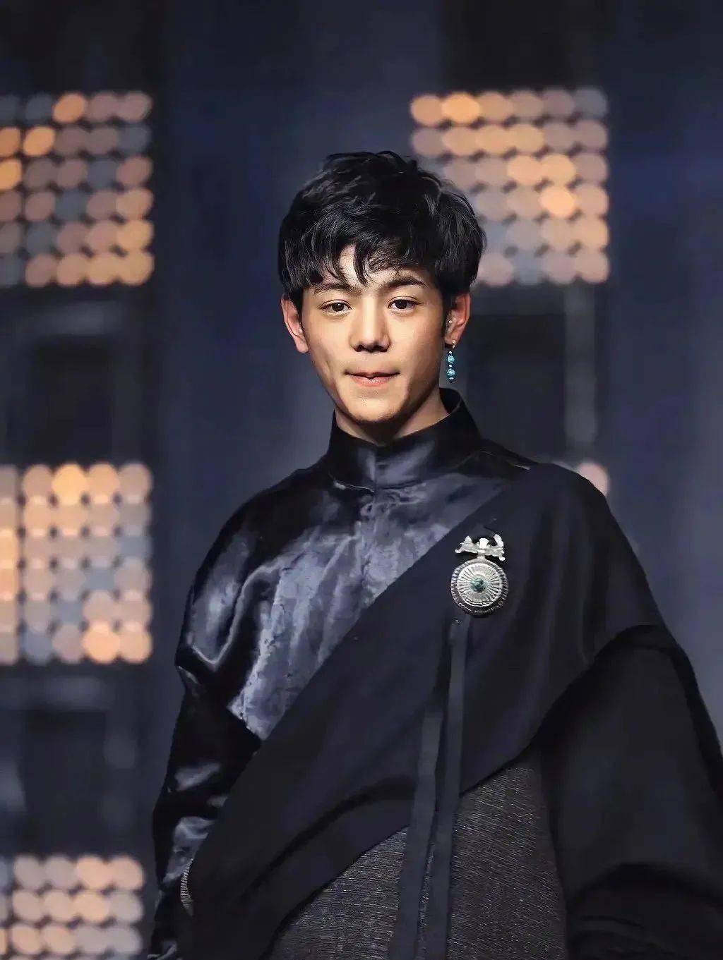 丁真| 藏服走秀 676767_丁真