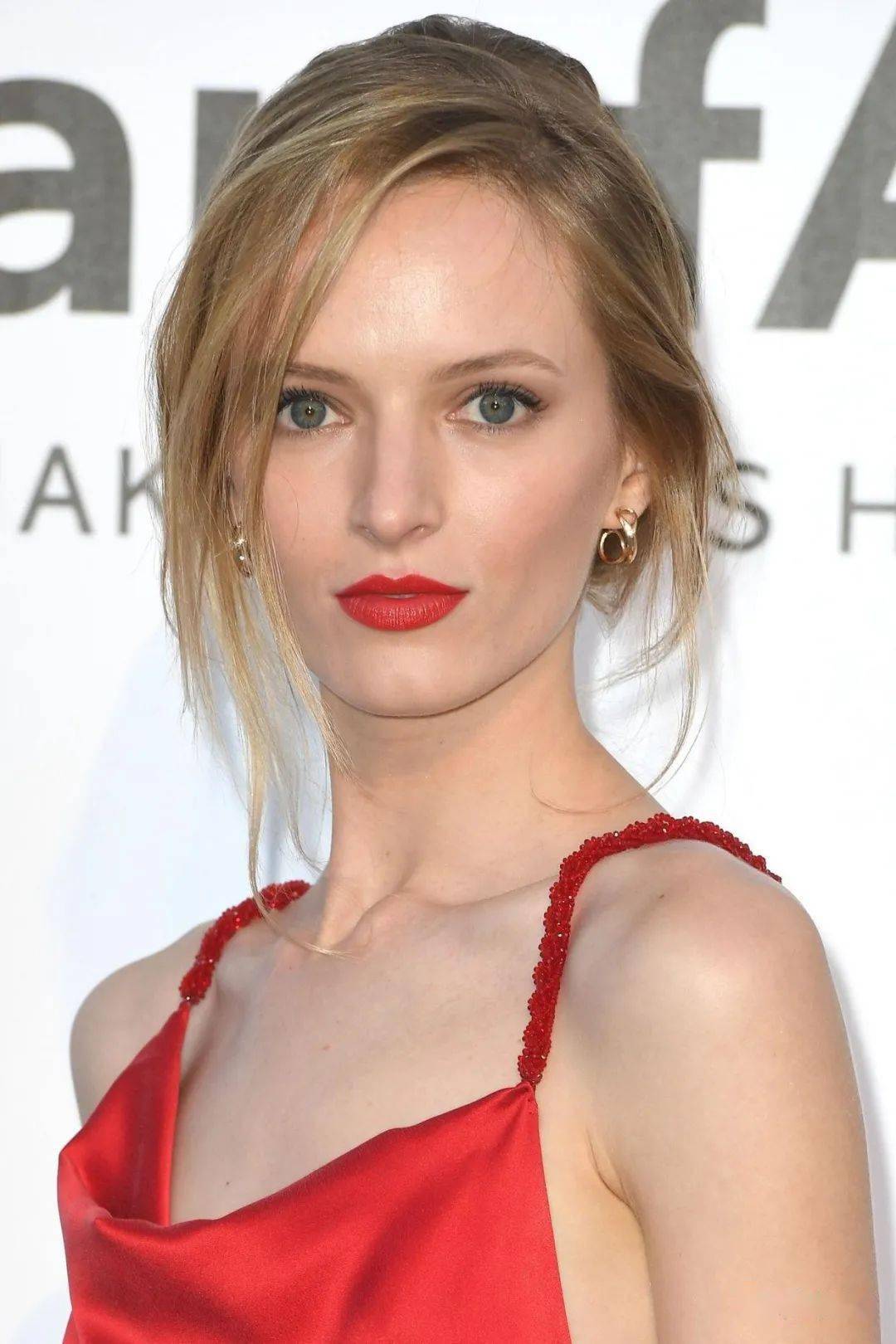 俄罗斯性感美艳顶级超模金发碧眼大长腿怒怼卡戴珊家肯豆