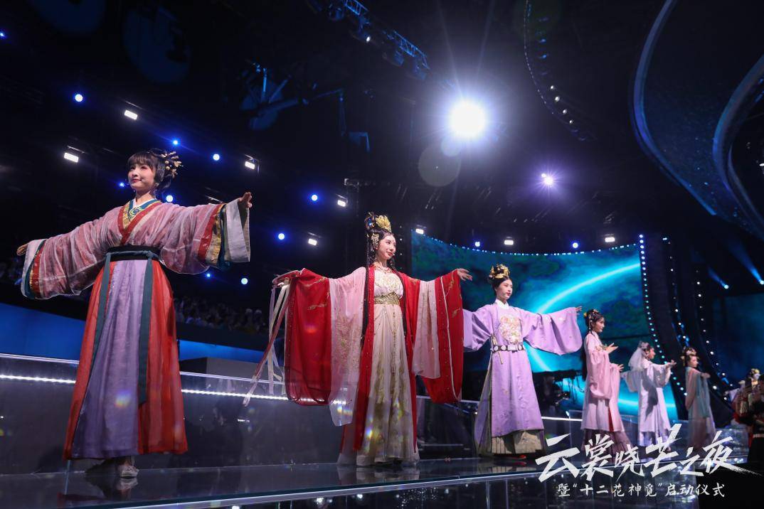 云裳晓芒汉服大秀舞台燃炸网友这才是国潮大秀