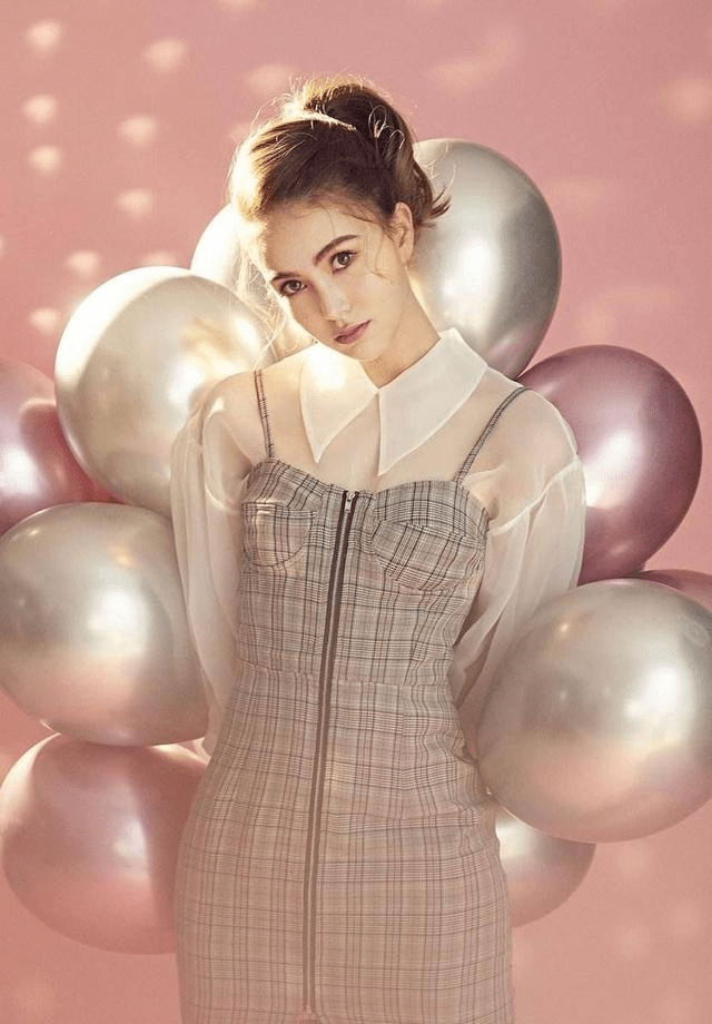 最年轻的天王嫂昆凌时尚简约的穿搭风格美的气质优雅