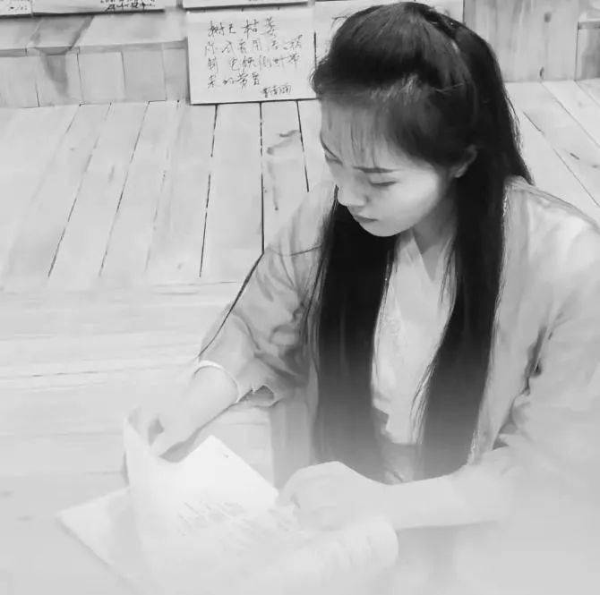 为诗会辛苦付出的谢槿贤茶叙女诗人桑眉,杨晓芸,周薇, 吉克·布 ,风儿