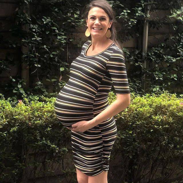 多胞胎巨肚孕妇照图片