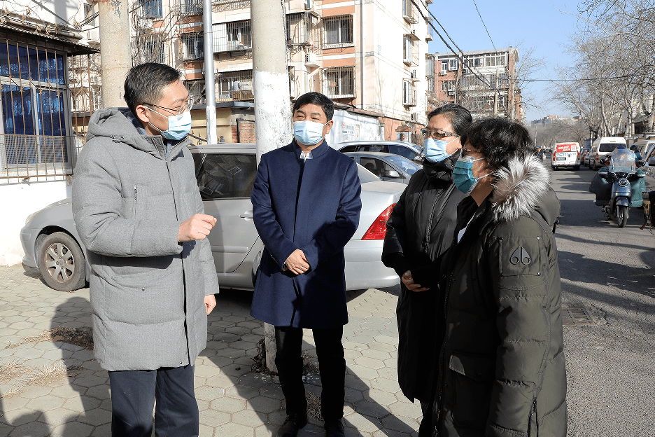 区委书记李清下沉社区推动60岁及以上人群新冠疫苗接种工作