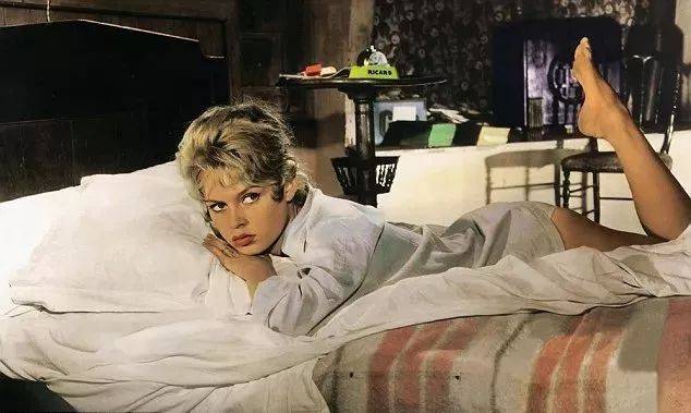 碧姬芭铎和梦露媲美的绝世尤物