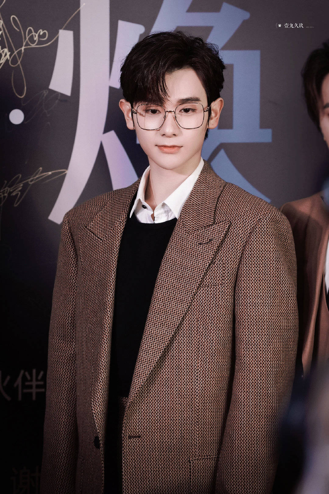 高卿尘红毯饭拍图 复古穿搭的帅气公子,时尚贵气……_少爷_公子_高卿