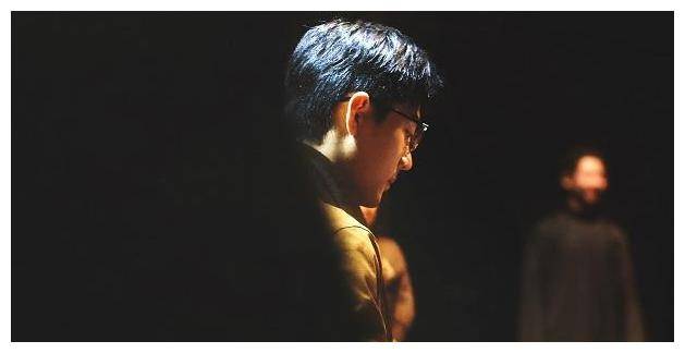 果然,"言辞犀利"的他关注到肖战,这一次的评价很不一样_程辉_话剧