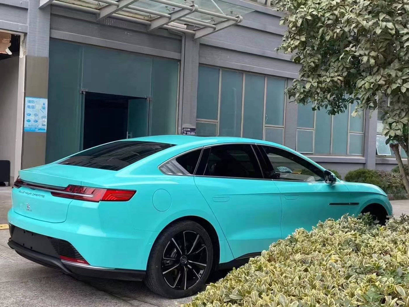 比亚迪汉ev改色蒂芙尼蓝开启你的心动之旅