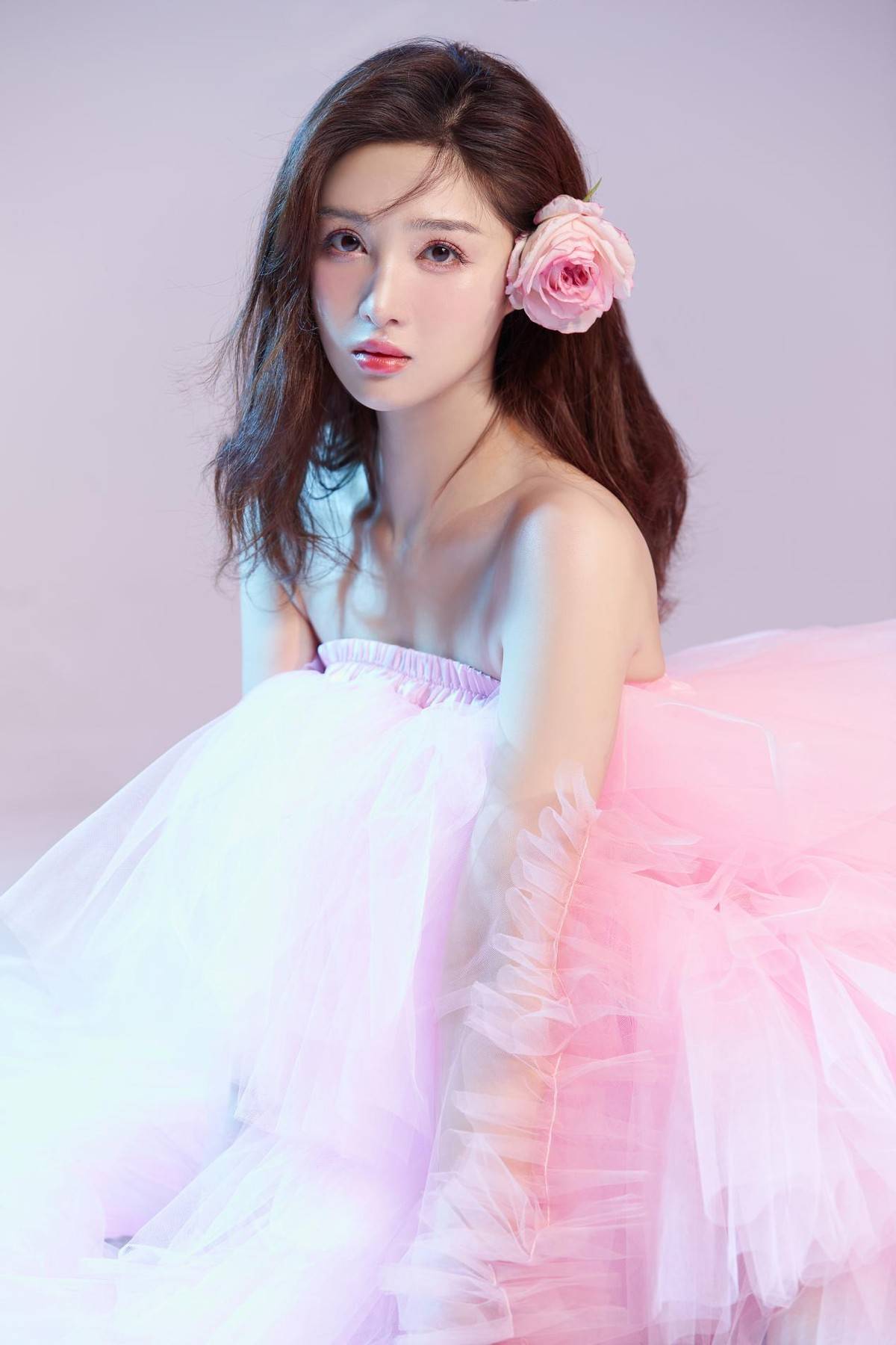 孙嘉璐粉意氤氲大片,仿佛迪士尼小公主又出逃了_颜文秀_玫瑰_设计