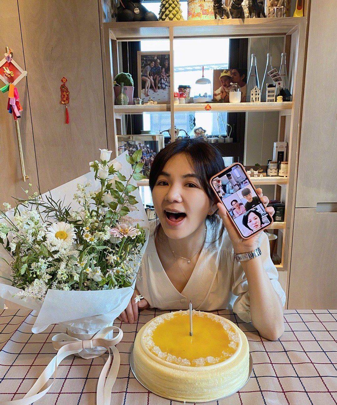 陈嘉桦ella晒40岁生日照状态很好很年轻笑容好有感染力