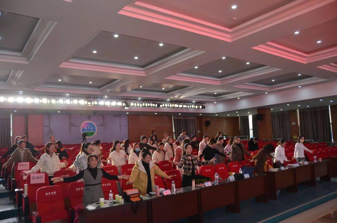 随后,开发区一中宋海英老师,中海中学王珊珊老师,滨州莲华学园毛胜男