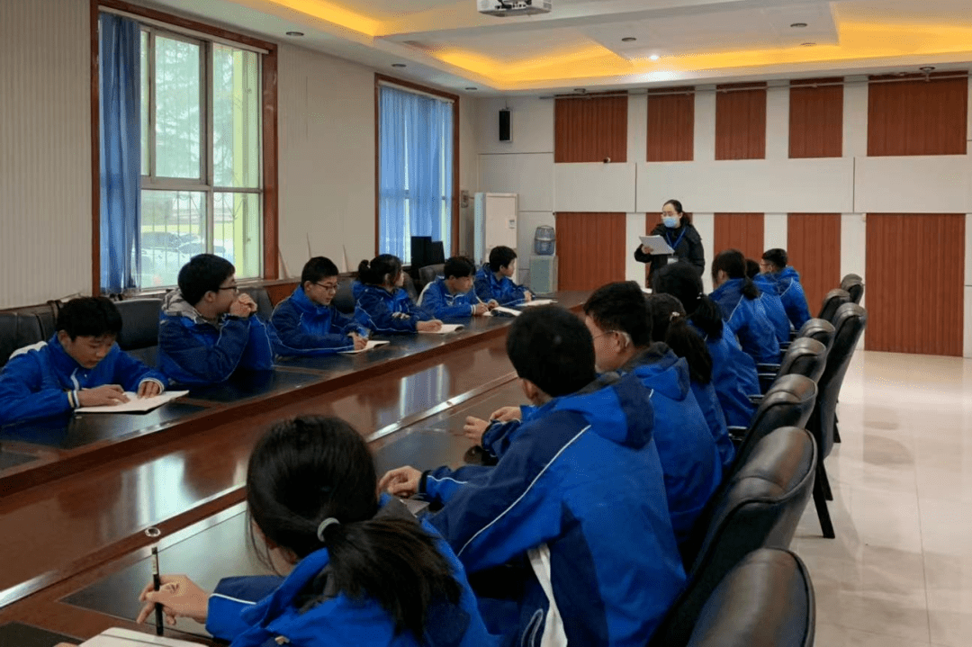 把青春奋斗融入党和人民事业学习贯彻党的十九届六中全会精神