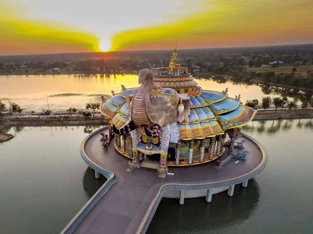 泰国打卡美出人间的呵叻府彩象寺watbanrai