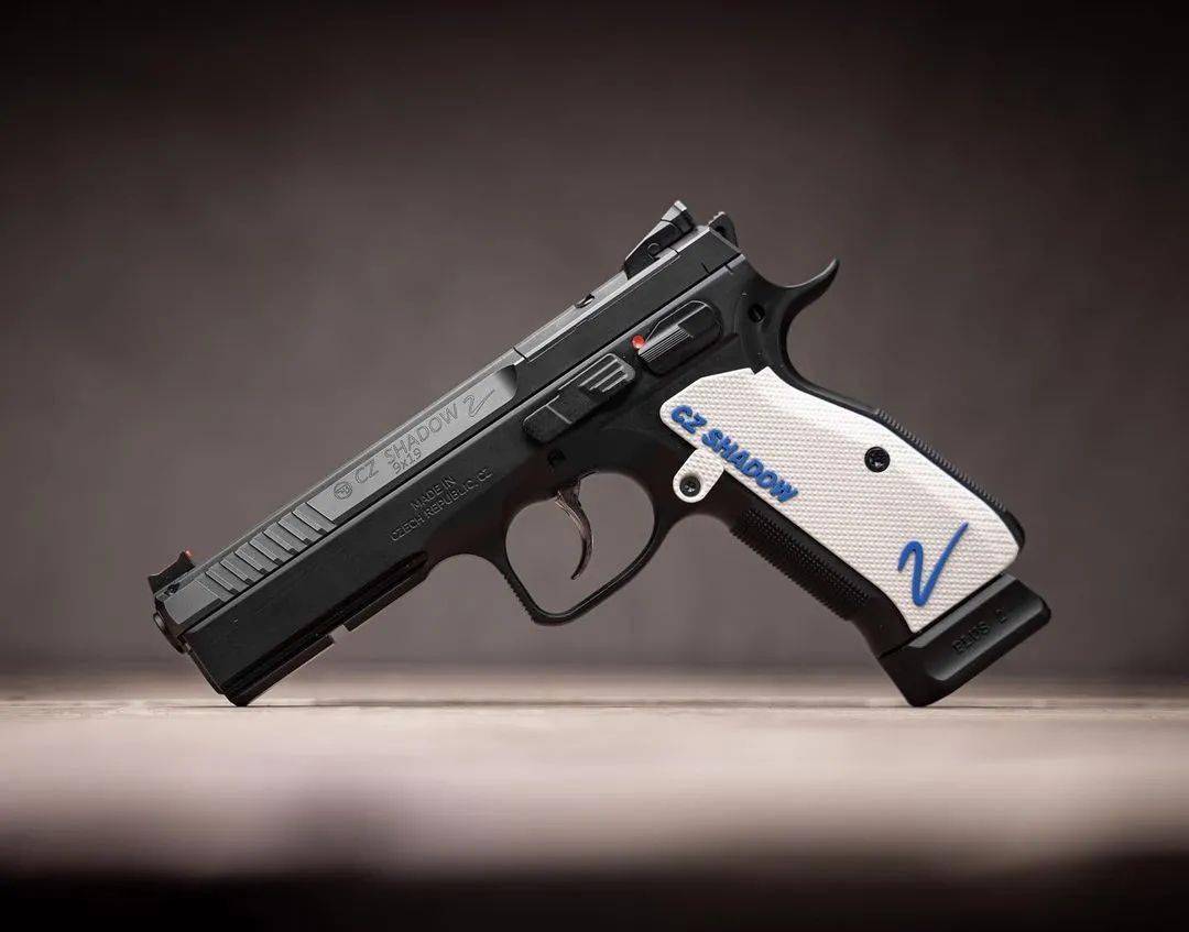 枪械美图看这线条材质手感真的是一种风骚的艺术