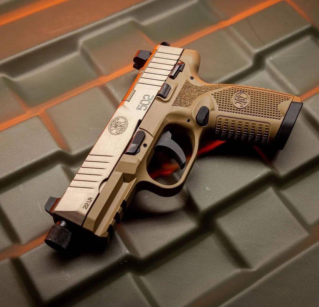 枪械美图看这线条材质手感真的是一种风骚的艺术