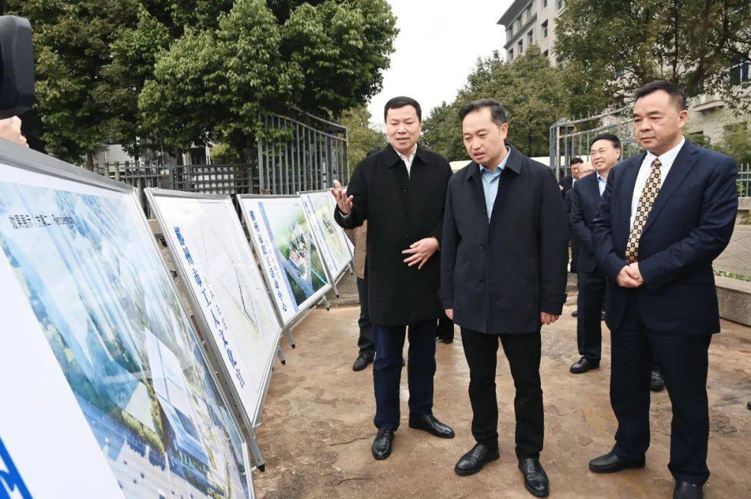 12月22日,市委副书记,代市长吴巨培率相关部门调研市工人文化宫筹建