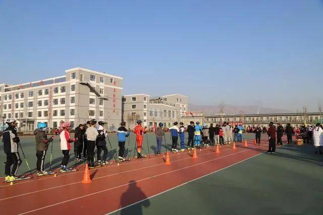 本次比赛由涿鹿县教育和体育局主办,涿鹿县精英学校承办,中国人寿涿鹿