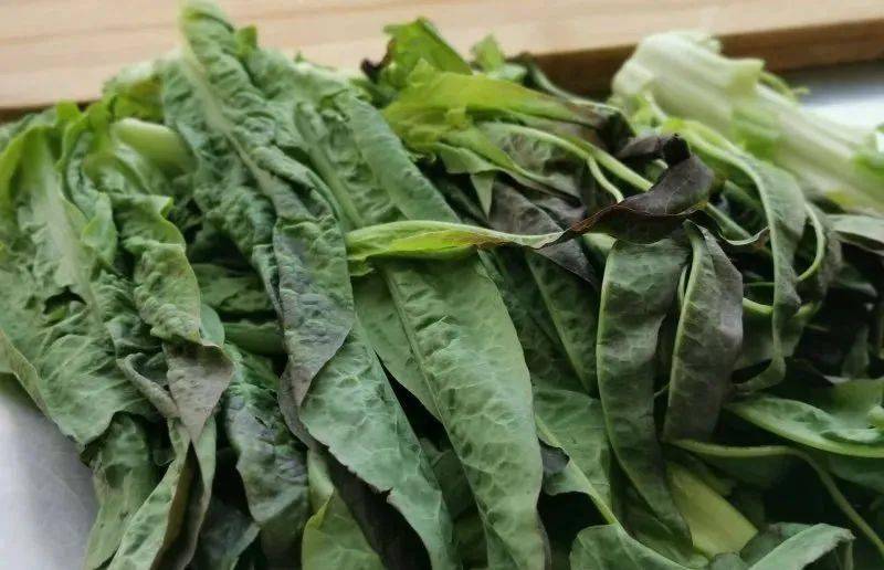 适量十三香少许老干妈莴笋叶拨烂子莴笋营养丰富,莴笋叶子也不要浪费