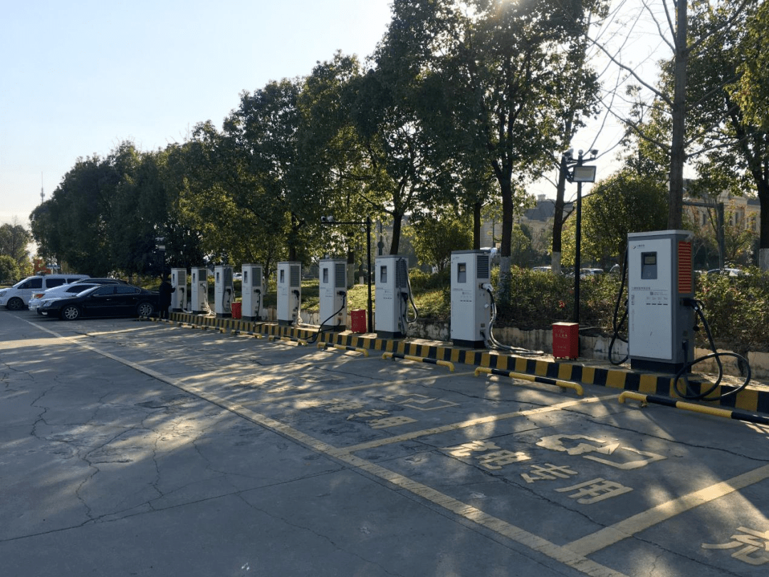 余杭今年建成公共充电场站20个新增近400把充电枪