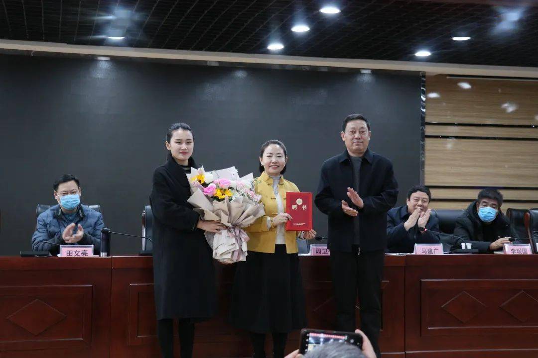 县教育局举办家庭教育促进法培训班暨家庭教育专家李海霞专题讲座