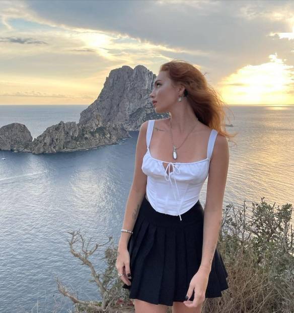 美照尺度太大被封号俄罗斯超辣正妹renata美照赏