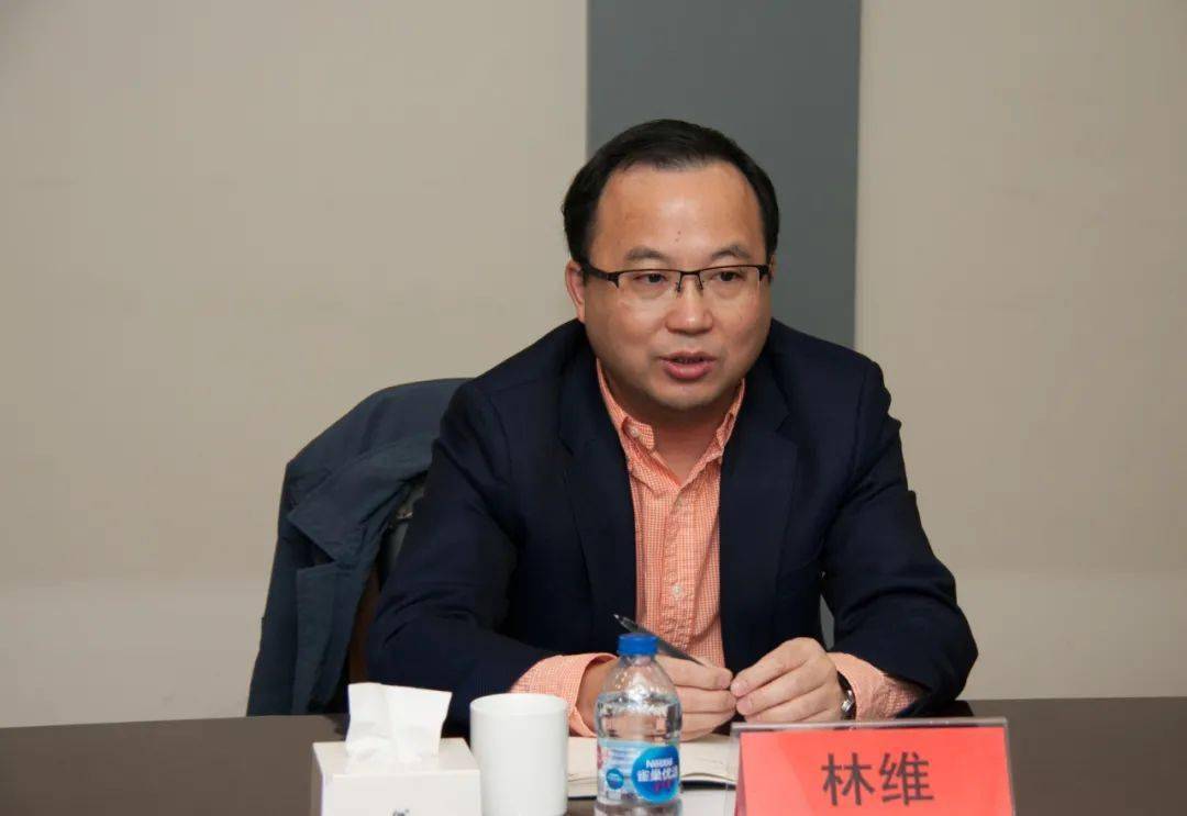 座谈会上,林维副校长介绍了中国社会科学院大学的发