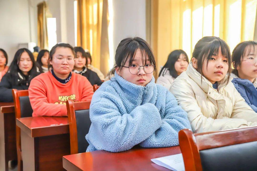 茂林中学校长马志龙致欢迎词县工商联党组书记,县委统战部副部长唐剑