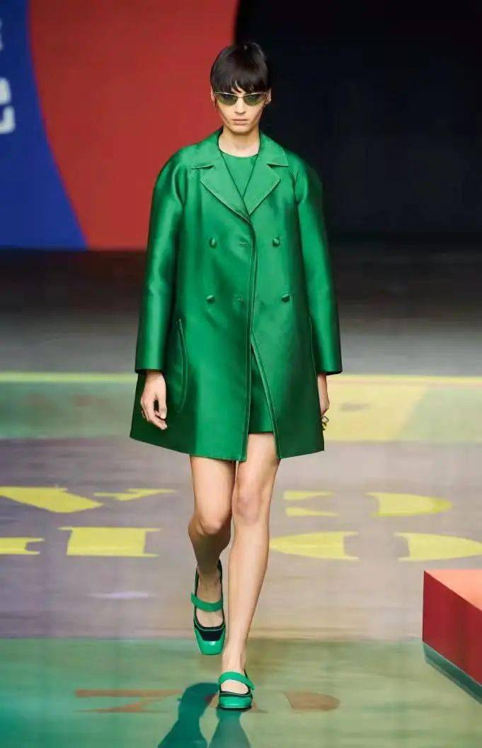 面料趋势丨2022春夏女装面料t台流行分析