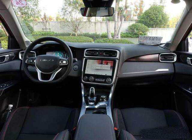 浙江首台领克01交付白色车身加黑色车顶车主比途观有面子