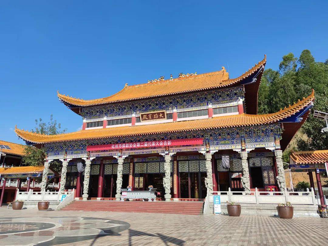 【石龙山森林公园】位于化州市东面,离化州市区6公里,最高峰南磲岭顶