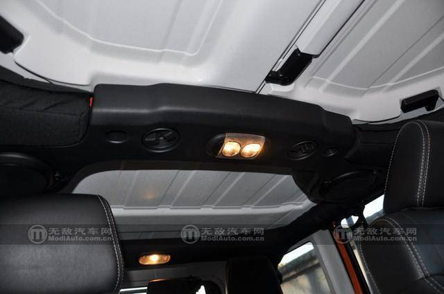 真野性体验牧马人全车顶拆卸