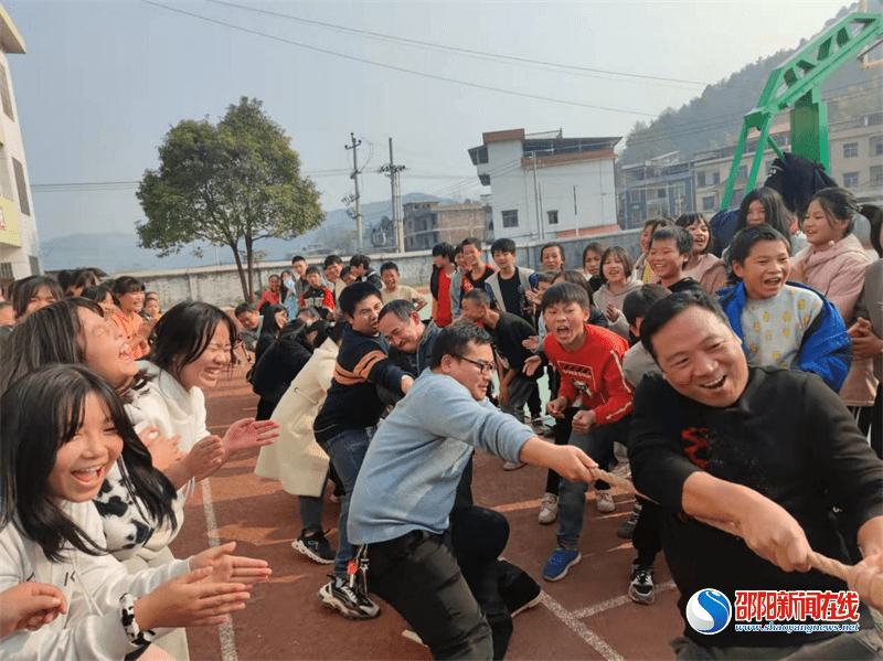 新闻|武冈市双桥中学举行冬季校园拔河比赛