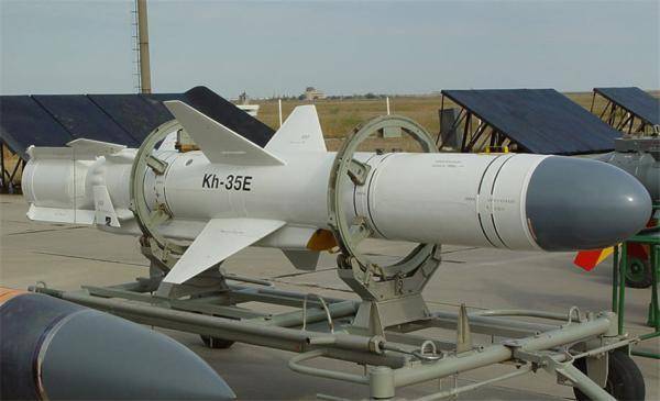 因此导弹在初始阶段的速度较慢,所以一般只需要调整空气舵(弹体表面弹