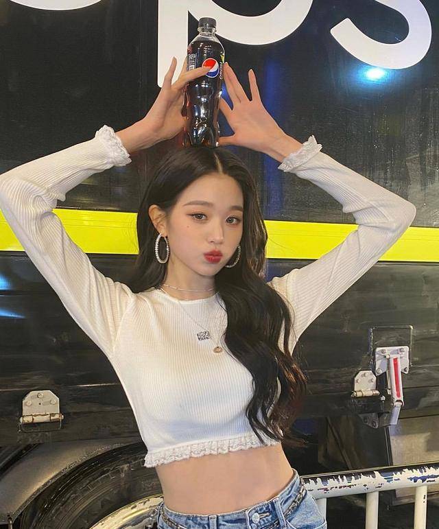 张元英真是天生爱豆17岁身材比例直逼超模我服了