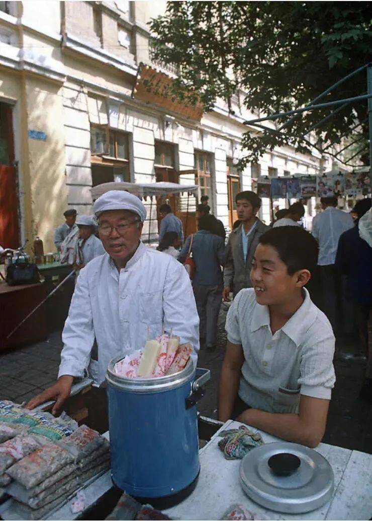 來自80年代最真實最好看的90張照片_市場_海報_中國