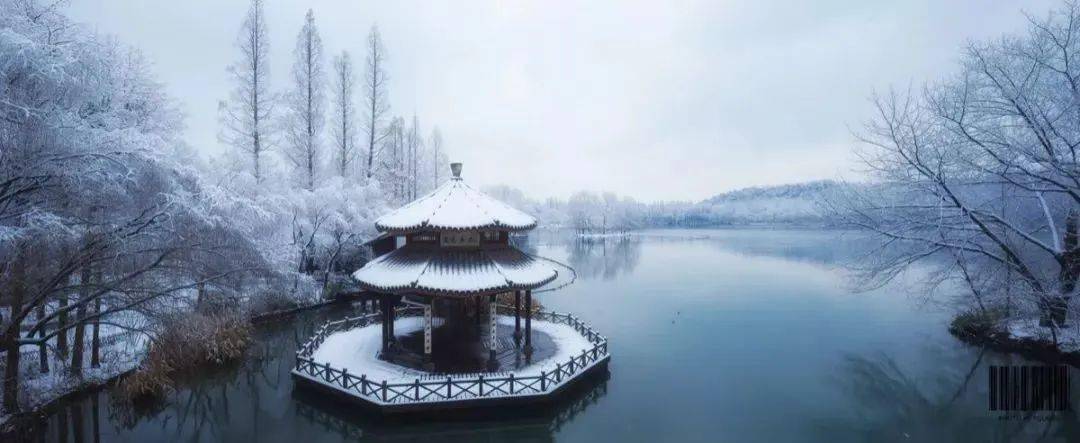 钟敬文西湖的雪景