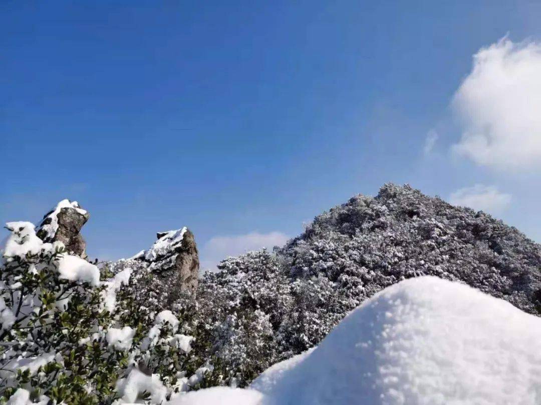 浦江美女峰雪景图片