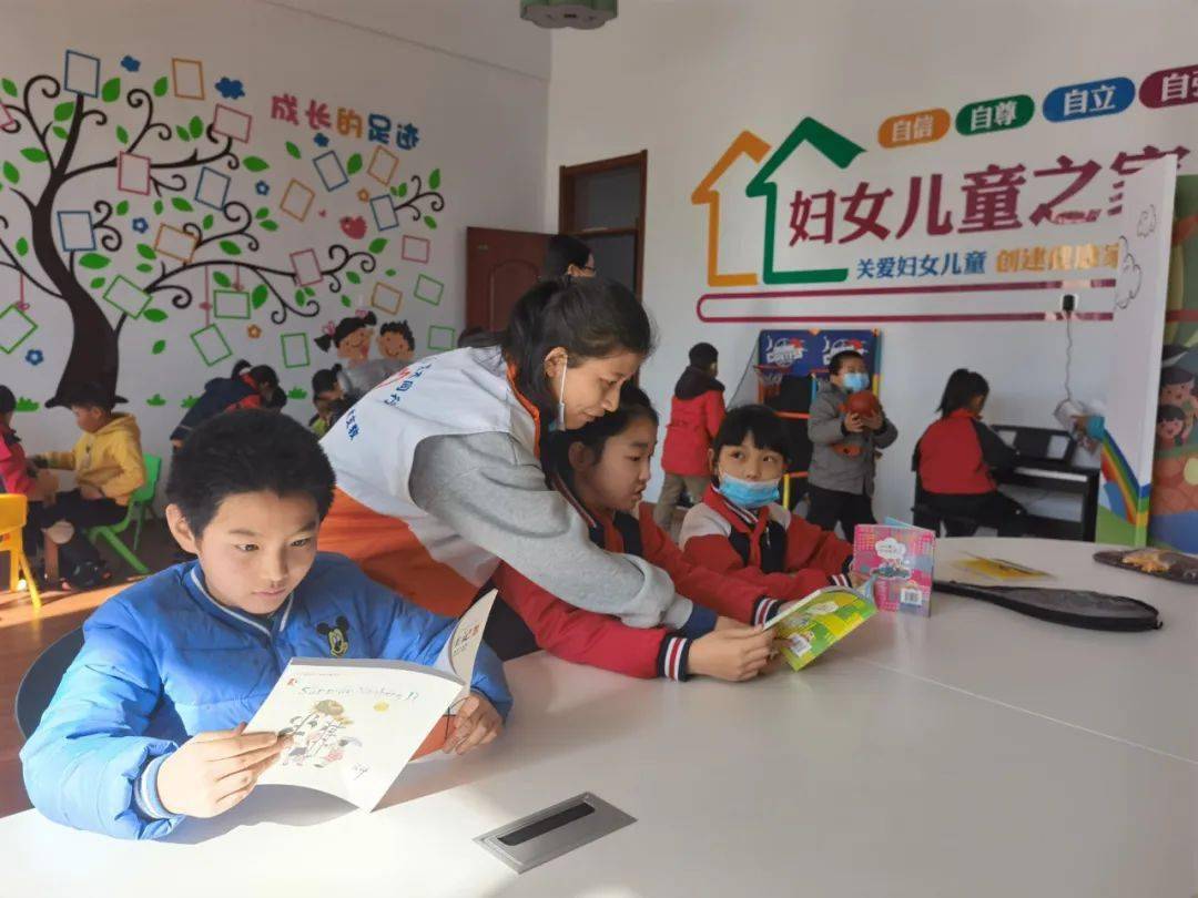 阳光护花61伴你童行于里社区妇女儿童家园开展庆元旦迎新春联欢会