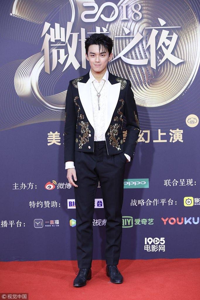 吴磊李易峰助阵微博之夜 林志玲奚梦瑶争相秀长腿_周冬雨_网讯_电影