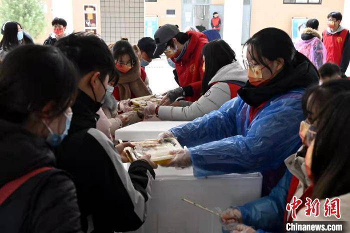 考生|西安科技大学为校外研考生备“免费午餐”