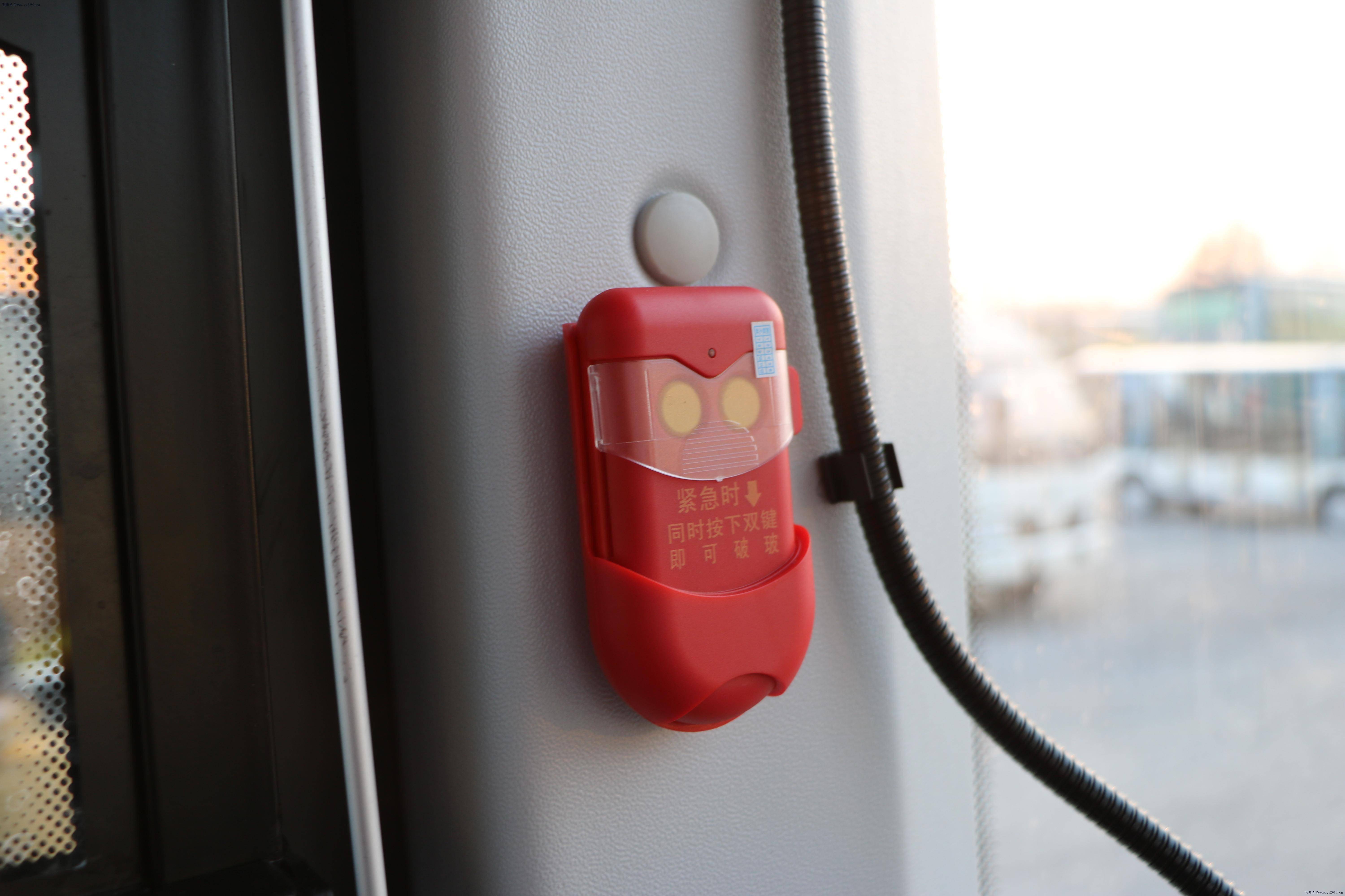 另外,为了应对极端意外情况,新n系还配有乘客区自动破窗系统,可实现