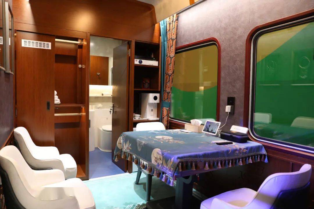 火车变身高级移动民宿是啥体验