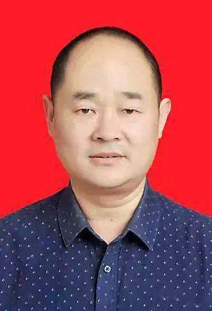 魏玉红,男,48岁,华龙区濮东街道四季果岭社区党支部书记,居委会主任.