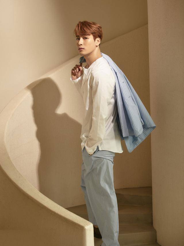 王嘉尔的时尚搭配是帅气更是优雅又不乏少年般的洒脱超赞