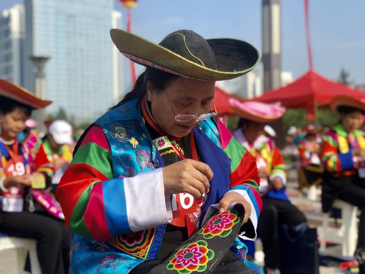 第二届"民族团结进步"青海刺绣展暨刺绣大赛31日开赛_刘泽耕_参赛_青