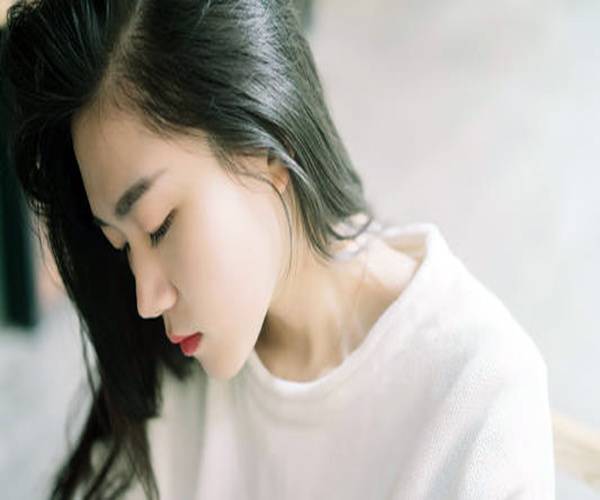 天秤座女性的冷漠特质：背后的心理与情感